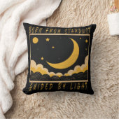 Cozy Crescent Moon Design Throw Pillow クッション (ブランケット)