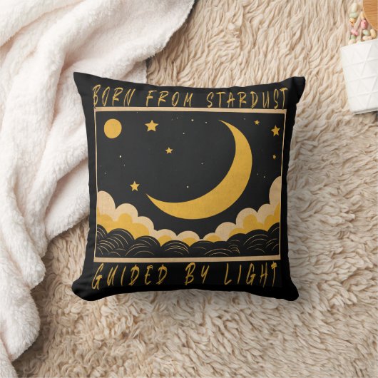 Cozy Crescent Moon Design Throw Pillow クッション (ブランケット)