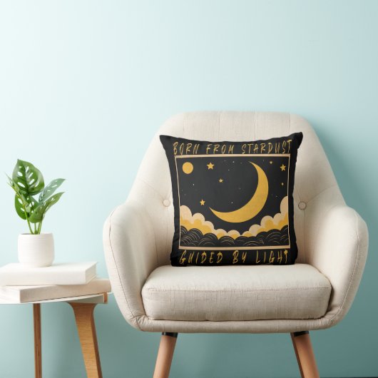Cozy Crescent Moon Design Throw Pillow クッション (椅子)