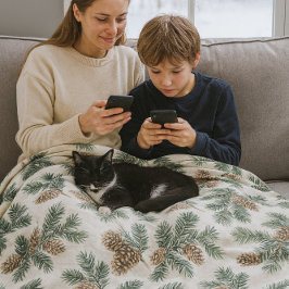 Cozy Evergreen and Pinecones  フリースブランケット