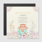Cozy Fox Forest Magical Floral Birthday Invitation マグネット招待状 (正面/裏面)