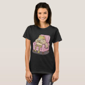 Cozy Frog Drinking Tea On Sofa Illustration Tシャツ (正面フル)