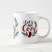 Cozy Holiday Pine Berry Lettering ジャンボコーヒーマグカップ (右)