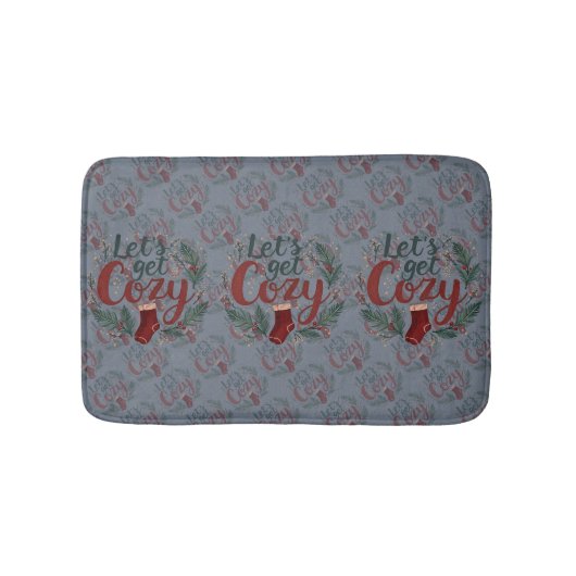 Cozy Holiday Pine Berry Lettering バスマット (正面)