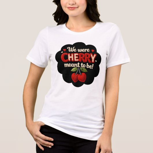 Cozy knitted-style typography and adorable cherry トライブレンドTシャツ (正面)