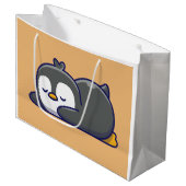 Cozy Little Penguin Nap ラージペーパーバッグ (正面アングル)