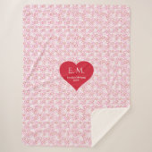 Cozy Modern Red Hearts Personalized Valentine Gift シェルパブランケット (正面)