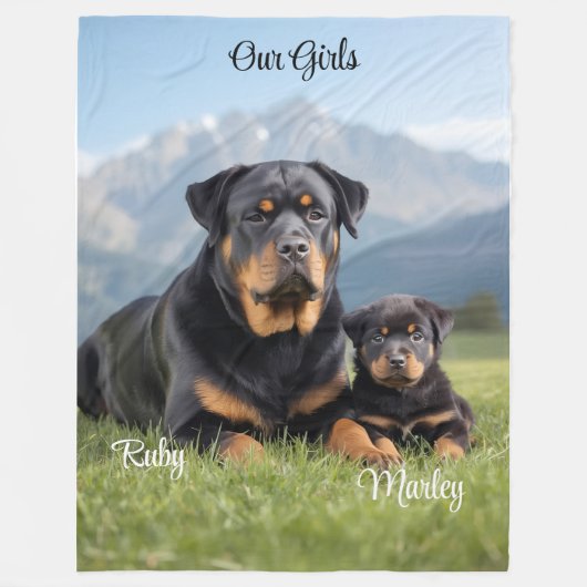 Cozy Mom and Daughter Rottweiler Personalized フリースブランケット (正面)
