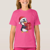 Cozy Penguin with Gift – Kids Christmas Tee Tシャツ (正面)