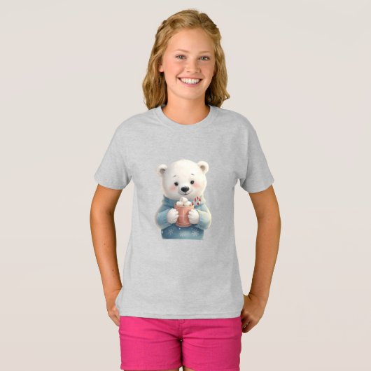 Cozy Polar Bear Cub – Kids Christmas Tee Tシャツ (正面フル)