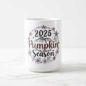 Cozy Pumpkin Season 2025 Mug – Cute Autumn Gift コーヒーマグカップ (中央)