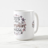 Cozy Pumpkin Season 2025 Mug – Cute Autumn Gift コーヒーマグカップ (正面右)