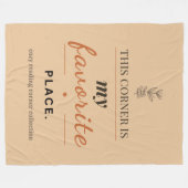 Cozy Reading Corner Throw Blanket  フリースブランケット (正面(横))