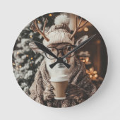 Cozy Reindeer Wall Clock with Coffee - Festive Win ラウンド壁時計 (正面)
