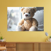 Cozy Sitting Teddy Bear キャンバスプリント (インサイチュ (リビング))