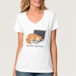 Cozy Tabby on Laptop Tシャツ