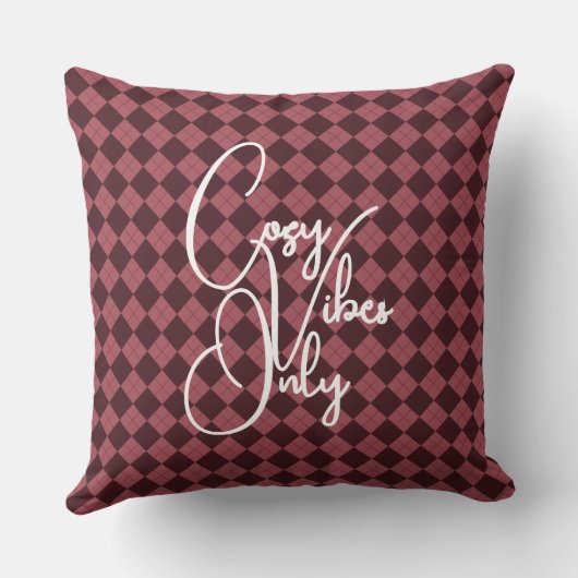 "Cozy Vibes Only" Deep Red Argyle Pattern クッション (裏面)