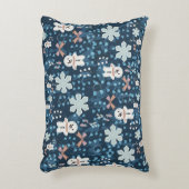 Cozy Whimsical Holiday Throw Pillow アクセントクッション (正面(垂直))