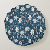 Cozy Whimsical Holiday Throw Pillow ラウンドクッション (裏面)