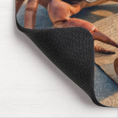 Crab Reading a Message on a Beach マウスパッド (コーナー)