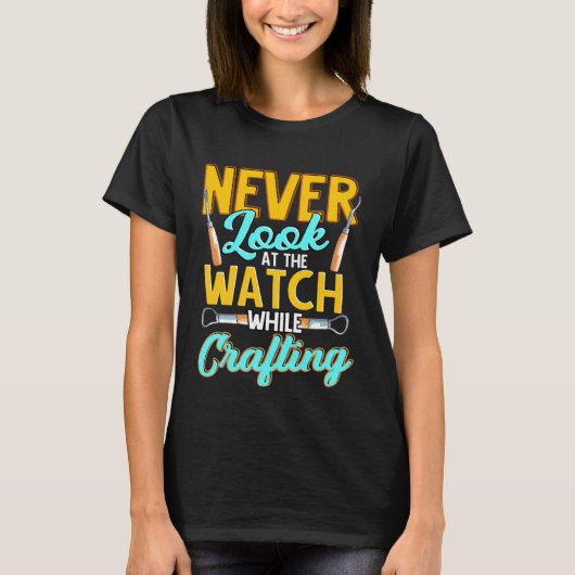 Crafter Never Look At Watch While Crafting  1 Tシャツ (正面)
