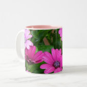 Cranesbillのゼラニウム(ピンクの花)のマグ ツートーンマグカップ (正面左)