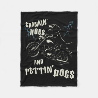 Crankin Hogs and Pettin Dogs Lovers Biker フリースブランケット