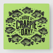 Crappieおもしろい Day魚釣りを持つ スクエア壁時計 (正面)