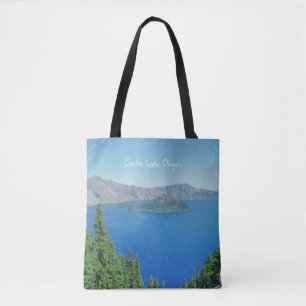 Crater Lake Oregonのカジュアルタイポグラフィ写真 トートバッグ