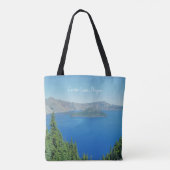 Crater Lake Oregonのカジュアルタイポグラフィ写真 トートバッグ (裏面)