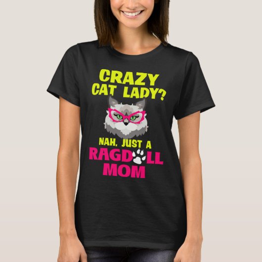 Crazy Cat Lady Nah Just a Ragdoll Mom Tシャツ (正面)