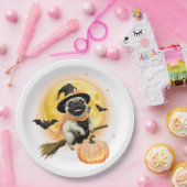 Crazy Happy Halloween Pug Riding a Flying Broom Ca ペーパープレート (パーティー)