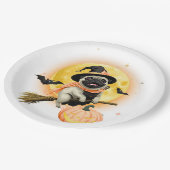Crazy Happy Halloween Pug Riding a Flying Broom Ca ペーパープレート (アングル)