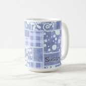 Crazy Quilt Blue Gingham Floral Personalized  コーヒーマグカップ (正面右)