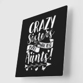 Crazy Sisters Make The Best Aunts スクエア壁時計 (傾斜)