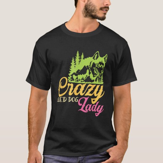 Crazy Sled Dog Lady Mushing Sled Dog Team Tシャツ (正面)