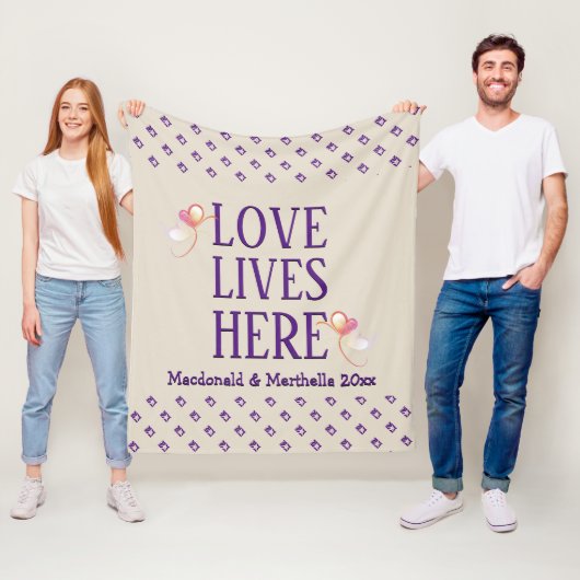 CREAM | 名入れ対応 | LOVE LIVES HERE 記念品 フリースブランケット (インサイチュ)