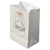 Cream Blue Cloud Nine Baby Shower ミディアムペーパーバッグ (正面アングル)