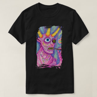 Creature with horns and something in its mouth tシャツ