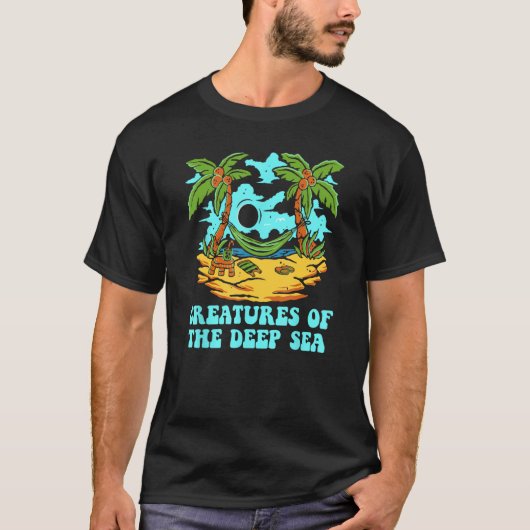 Creatures of the Deep Sea Beach Deep Diving Ocean Tシャツ (正面)
