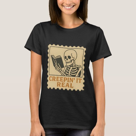 Creepin’ It Real - スケルトン本好きハロウィン Tシャツ (正面)