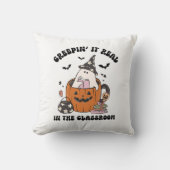 Creepin’ It Real cute Retro Halloween Teacher クッション (正面)