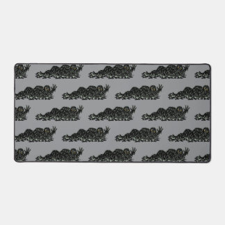 Creeping Slime Hulk Weird Horror Art デスクマット