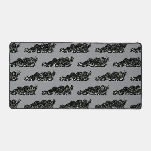 Creeping Slime Hulk Weird Horror Art デスクマット (正面)