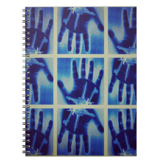 creepy blue hand ノートブック