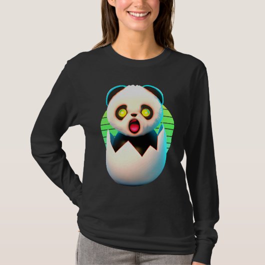 Creepy Panda hatches from egg Tシャツ (正面)