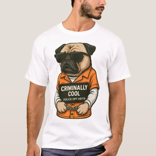 Criminally Cool Pug � Funny Mugshot Dog Design Tシャツ (正面)