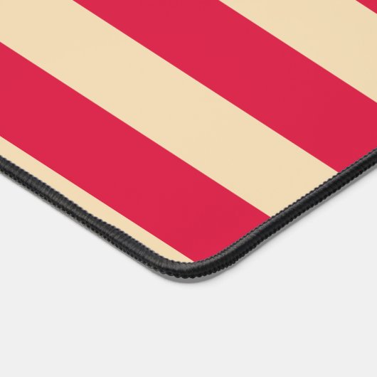Crimson & Beige Sunburst Desk Mat – Customizable デスクマット (コーナー)