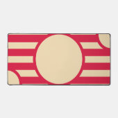 Crimson & Beige Sunburst Desk Mat – Customizable デスクマット (正面)