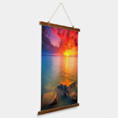 Crimson Horizon Over Gentle Waters 吊り下げ型タペストリー (傾斜あり)